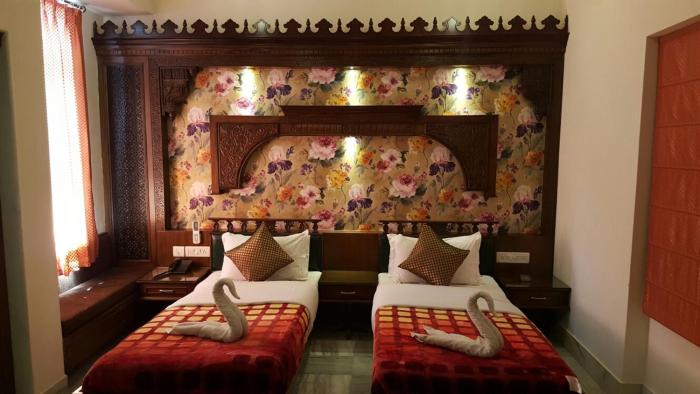 hotel pearl palace