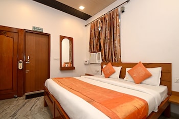 Hotel Paradise Continental,13  Kanti Nagar Sindhi Camp,2 star
