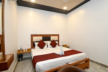 Hotel Paradise Continental,13  Kanti Nagar Sindhi Camp,2 star