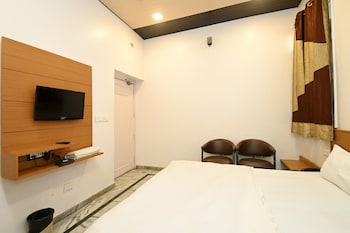 Hotel Paradise Continental,13  Kanti Nagar Sindhi Camp,2 star