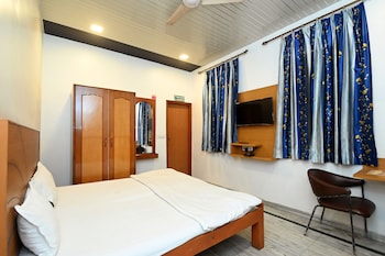 Hotel Paradise Continental,13  Kanti Nagar Sindhi Camp,2 star