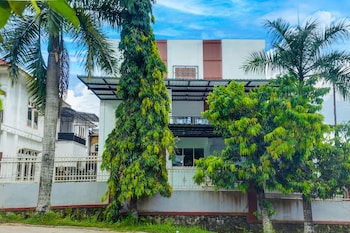 oyo 92518 de luna hotel