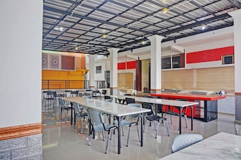 oyo 92518 de luna hotel