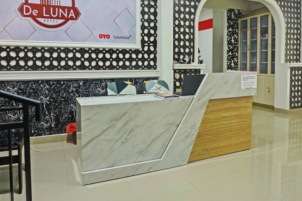 oyo 92518 de luna hotel