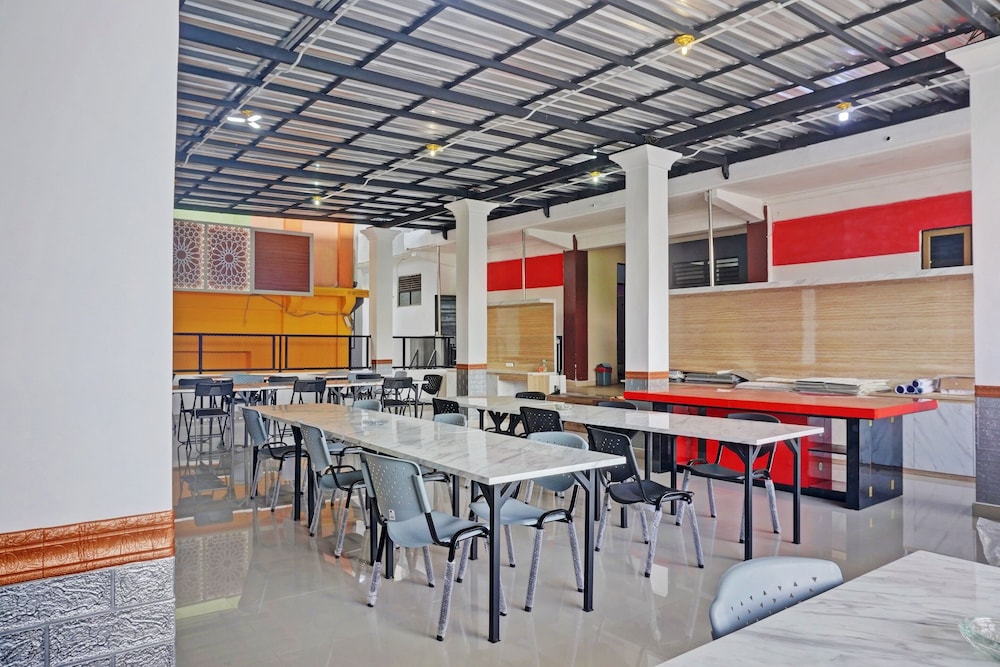 oyo 92518 de luna hotel