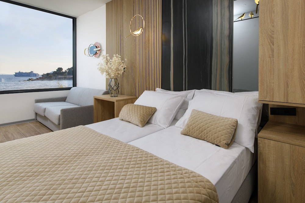 via mare luxury rooms