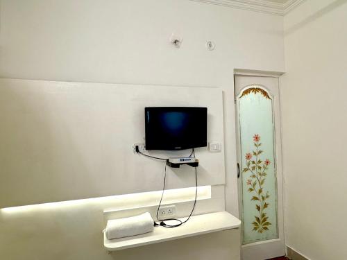 hotel kamal nearest to taj mahal