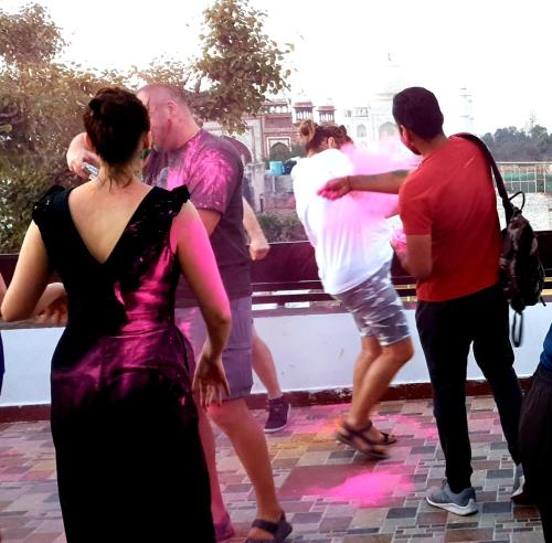 hotel kamal nearest to taj mahal