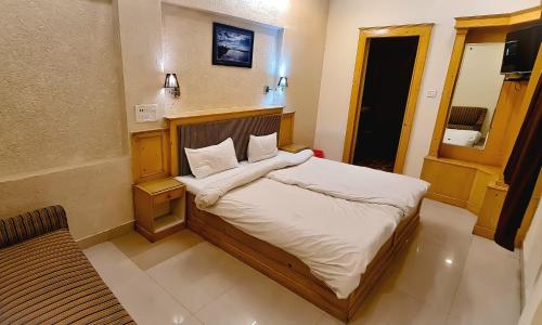 hotel kamal nearest to taj mahal