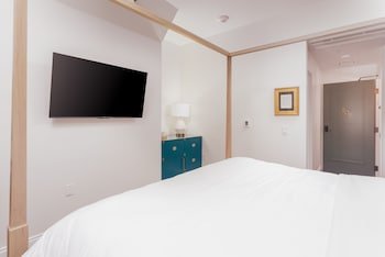 lily hall