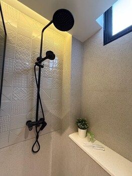 isa hotel amber road