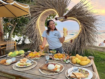 on board panglao beach hostel and resort