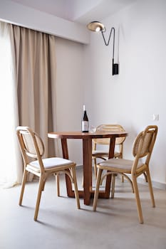 alexandra beach hotel