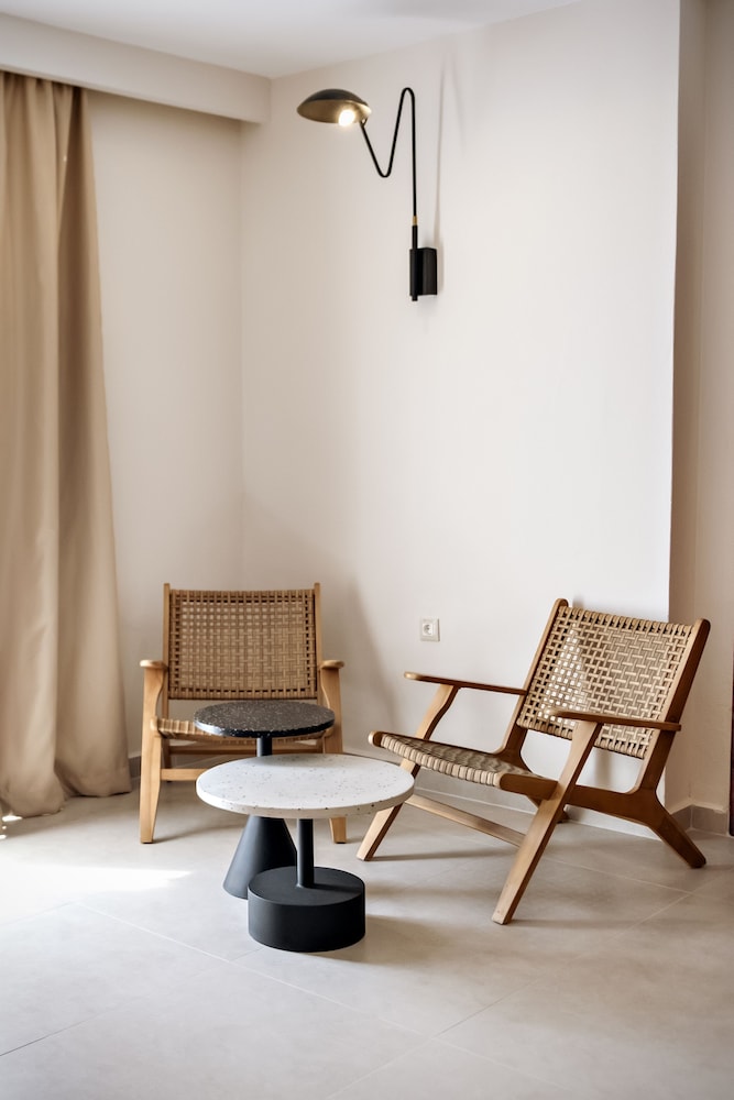 alexandra beach hotel