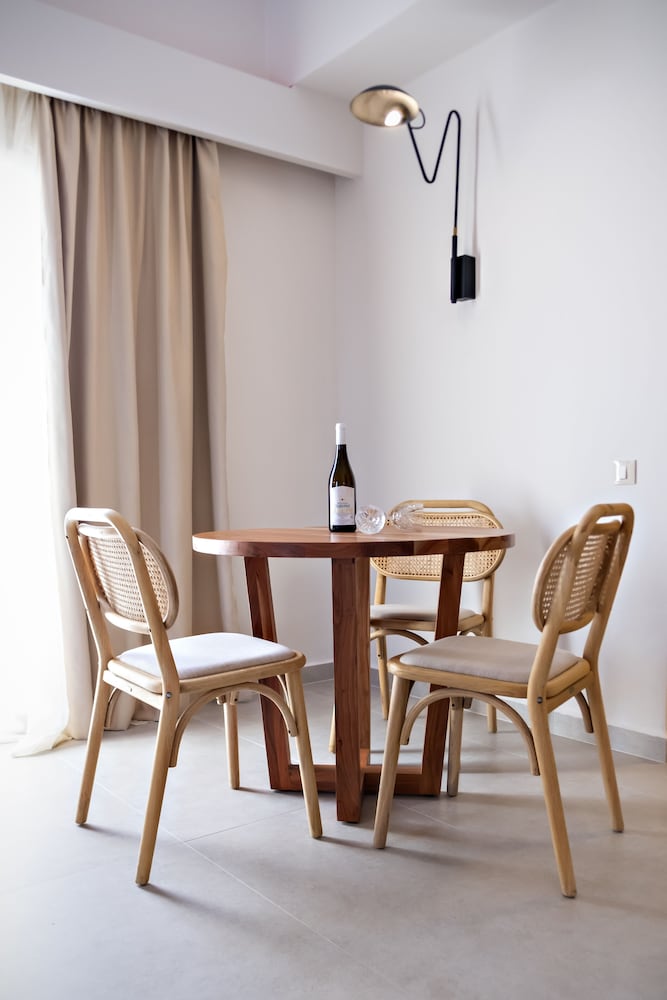 alexandra beach hotel