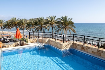 alexandra beach hotel