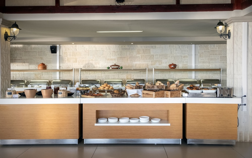 alexandra beach hotel