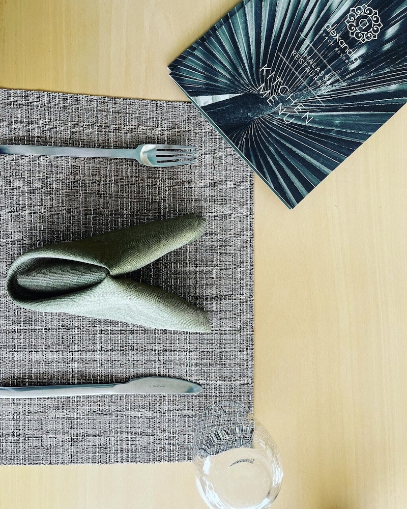 alexandra beach hotel