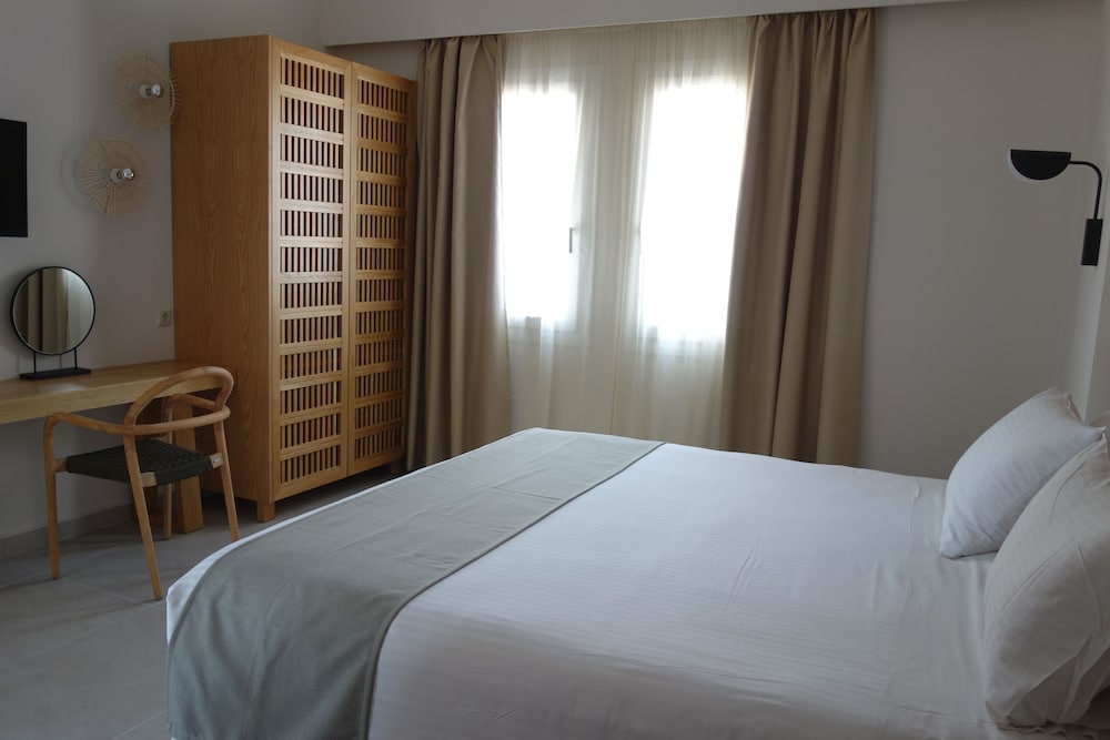 alexandra beach hotel