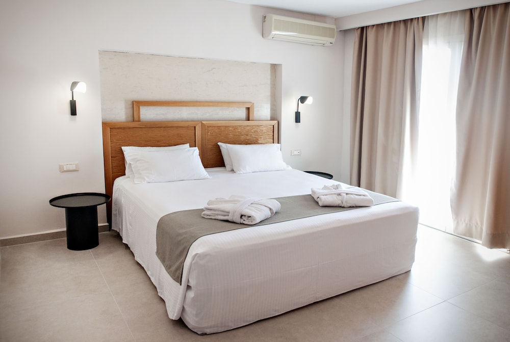 alexandra beach hotel