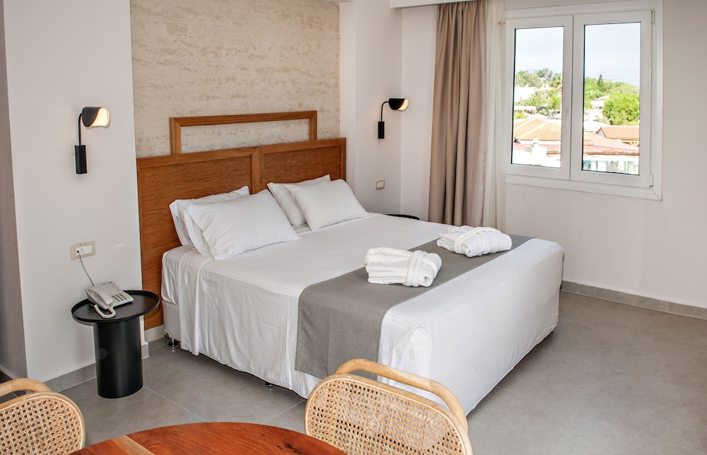 alexandra beach hotel