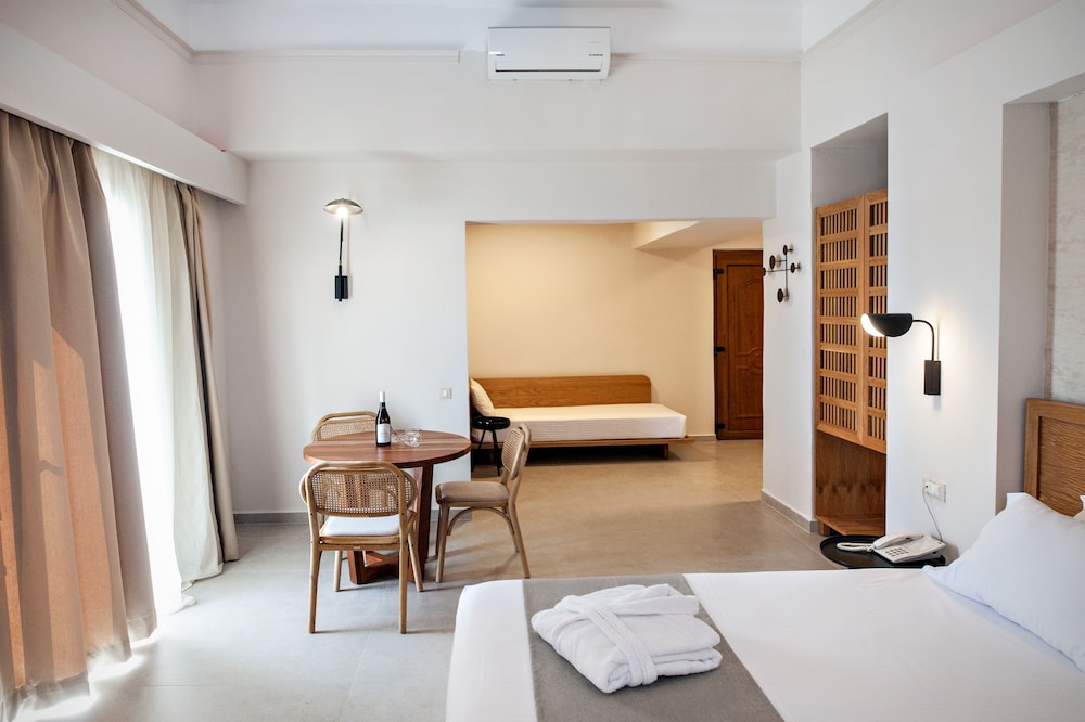 alexandra beach hotel