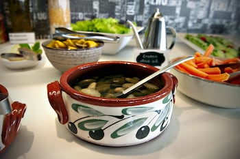 alexandra beach hotel