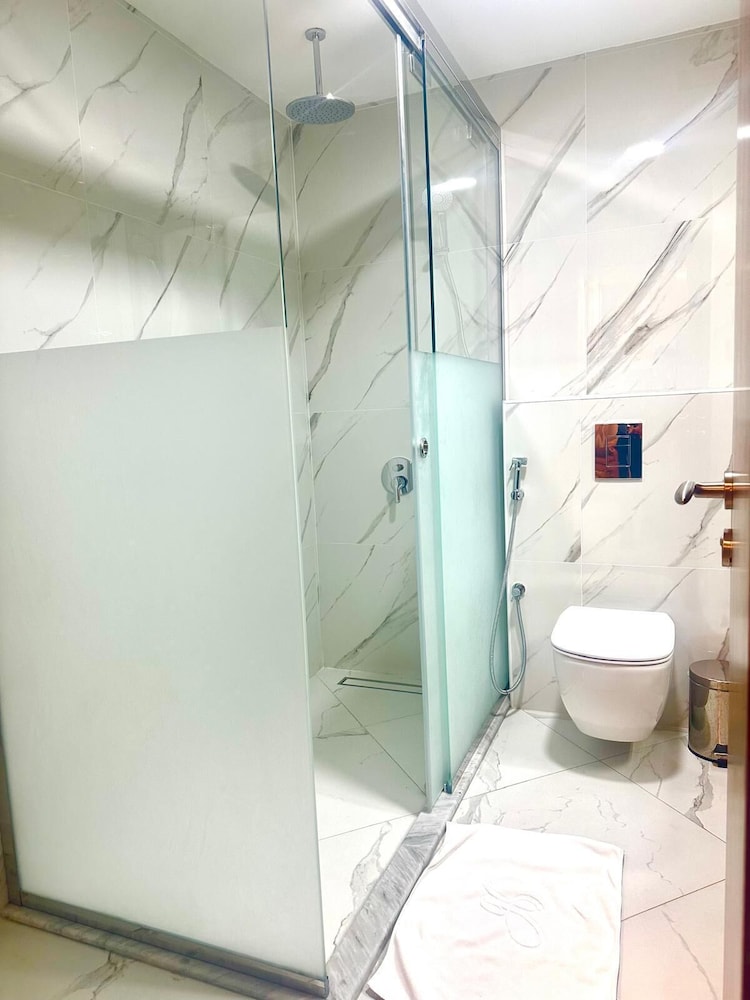 grand legacy hotel doha