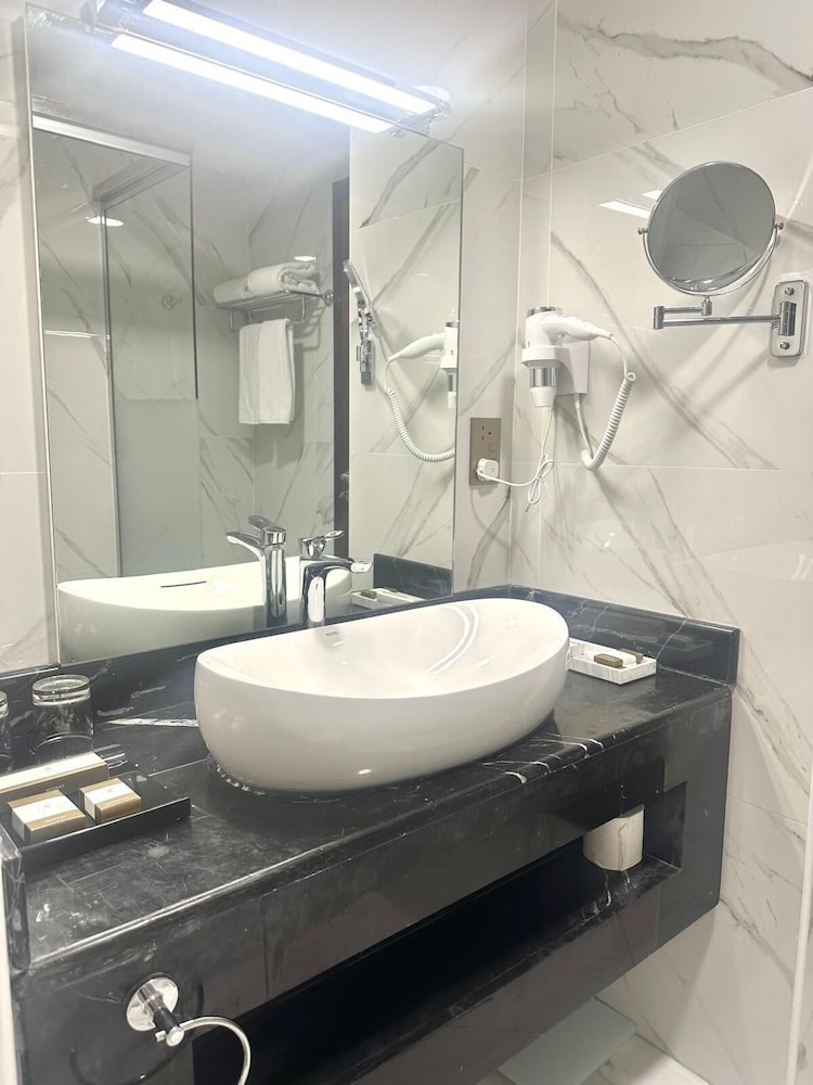 grand legacy hotel doha