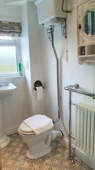 large 5 bedroom house terrace parking