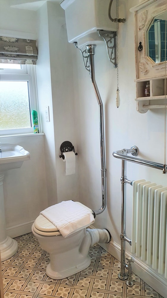 large 5 bedroom house terrace parking