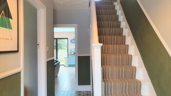 large 5 bedroom house terrace parking