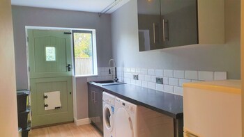 large 5 bedroom house terrace parking
