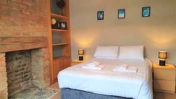 large 5 bedroom house terrace parking