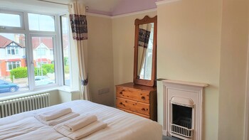 large 5 bedroom house terrace parking
