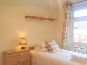 large 5 bedroom house terrace parking