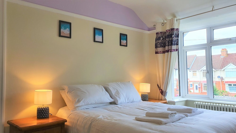 large 5 bedroom house terrace parking
