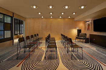 moxy sydney airport