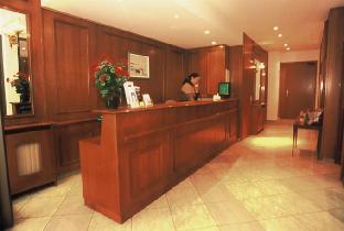 Dadou Paris,Batignolles>>Arc De Triomphe,4 star