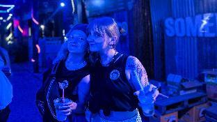 mad monkey vang vieng
