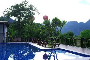 mad monkey vang vieng
