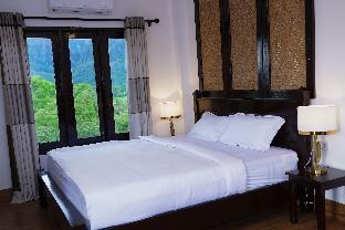mad monkey vang vieng