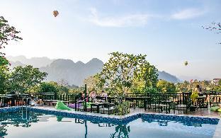mad monkey vang vieng