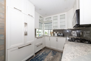 tropic isle boutique hotel