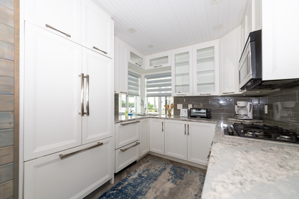 tropic isle boutique hotel