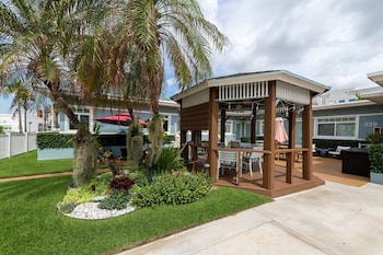 tropic isle boutique hotel