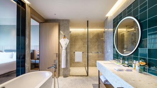 holiday innxian east an ihg hotel