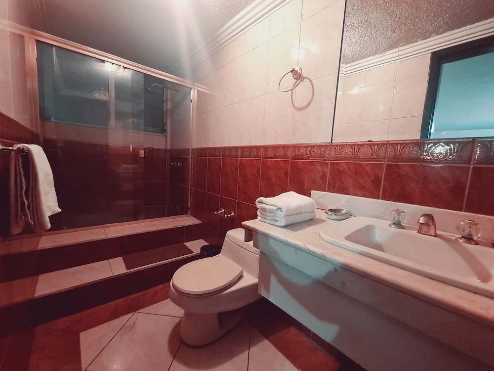 hotel and suites gonsalez suarez quito