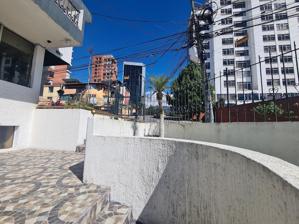 hotel and suites gonsalez suarez quito