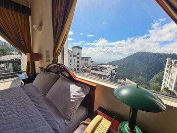 hotel and suites gonsalez suarez quito